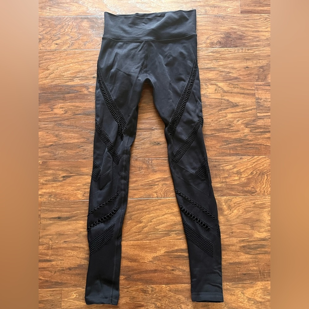 🧘🏽‍♀️VGUC Alo Yoga High-Waisted Seamless Radiance Leggings - Black - Sz Medium